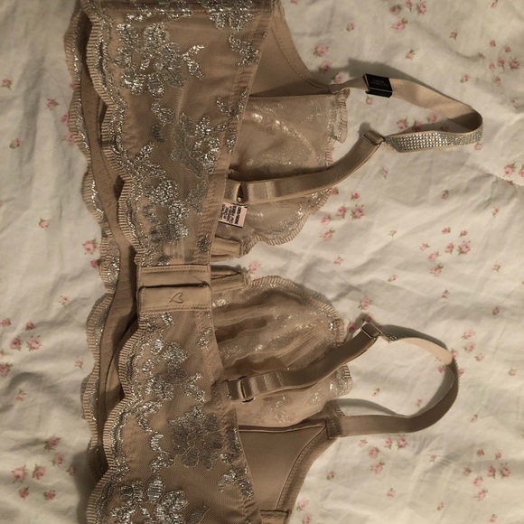 Victoria’s Secret Bra 36DD - Picture 3 of 4